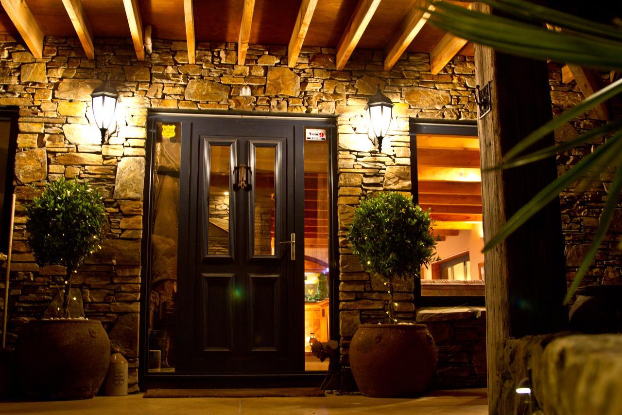 Tree House Lodge Bed & Breakfast Cheviot Esterno foto